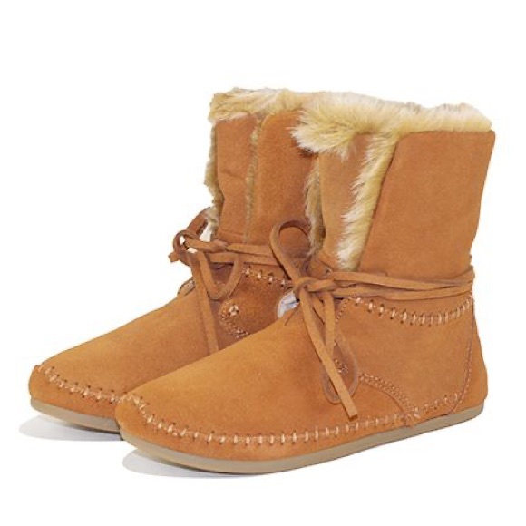 TOMS Zahara Suede Moc Faux Shearling Bootie Boots in Chestnut - Picture 3 of 16